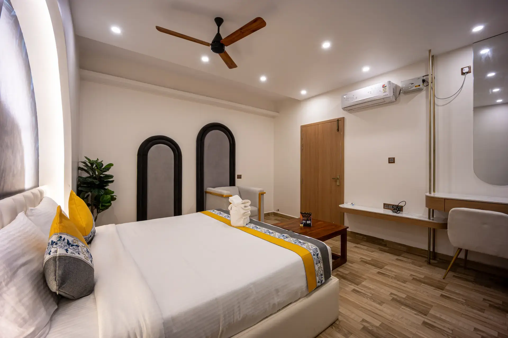 Suite with Jacuzzi - View 1